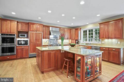 1598 Maddux Ln, Mclean, VA 22101 photo 13