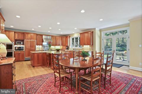 1598 Maddux Ln, Mclean, VA 22101 photo 17