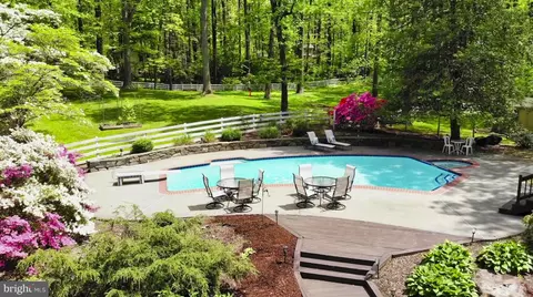 12505 Chronical Dr, Fairfax, VA 22030