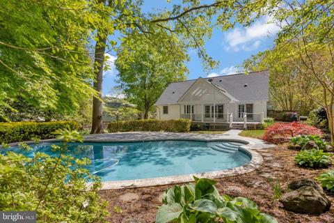3514 King Arthur Rd, Annandale, VA 22003