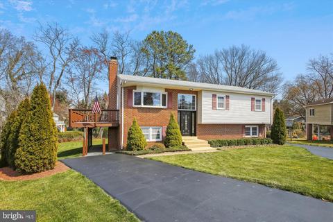 306 Jade Ct NW, Vienna, VA 22180