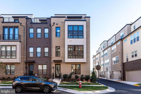 4688 Charger Pl, Chantilly, VA 20151