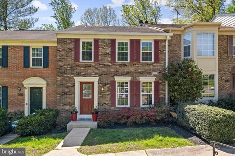8939 Park Forest Dr, Springfield, VA 22152