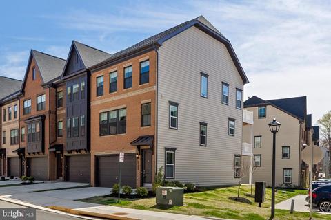 3830 Rainier Dr, Fairfax, VA 22033