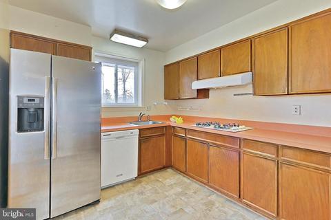 7513 Long Pine Dr, Springfield, VA 22151 photo 9