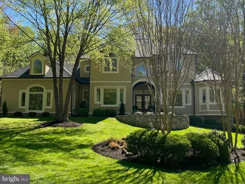 11300 Stonehouse Pl, Great Falls, VA 22066