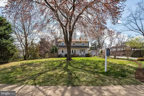 2932 Strathmeade St, Falls Church, VA 22042