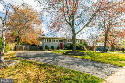 6124 Knollwood Dr, Falls Church, VA 22041