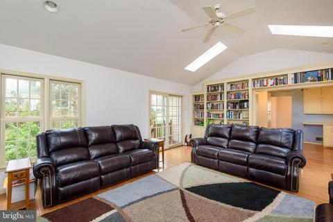6912 Sydenstricker Rd, Springfield, VA 22152 photo 5