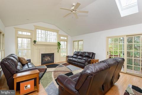 6912 Sydenstricker Rd, Springfield, VA 22152 photo 3