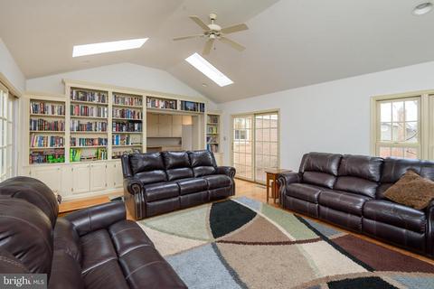 6912 Sydenstricker Rd, Springfield, VA 22152 photo 6