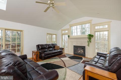 6912 Sydenstricker Rd, Springfield, VA 22152 photo 4