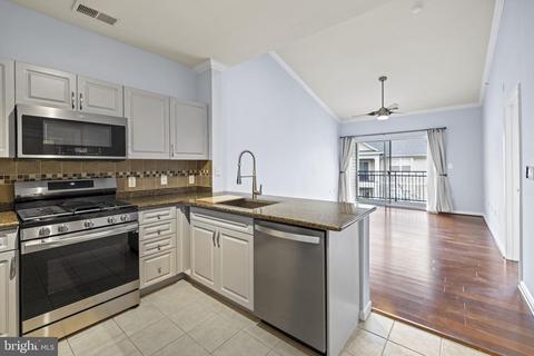 12913 Centre Park Cir #403, Herndon, VA 20171