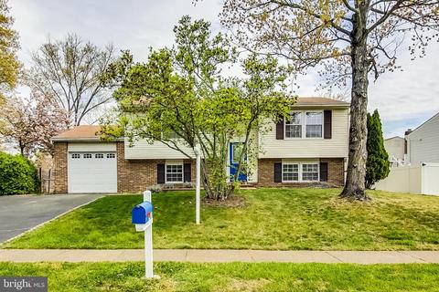 7929 Caledonia St, Alexandria, VA 22309