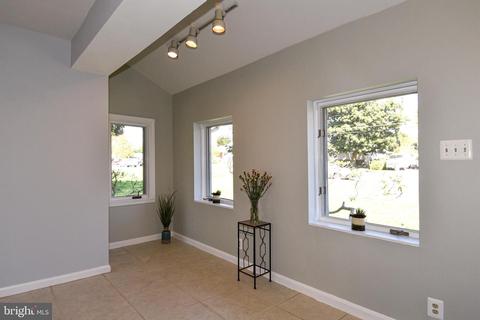 7315 Hogarth St, Springfield, VA 22151 photo 9