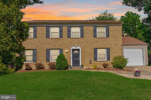 1111 Treeside Ln, Herndon, VA 20170
