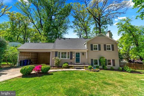7910 Roswell Dr, Falls Church, VA 22043