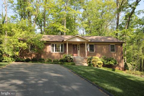 3608 Twilight Ct, Oakton, VA 22124