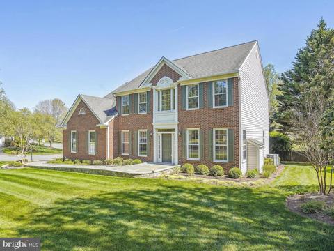 12901 Harrington Ct, Herndon, VA 20171