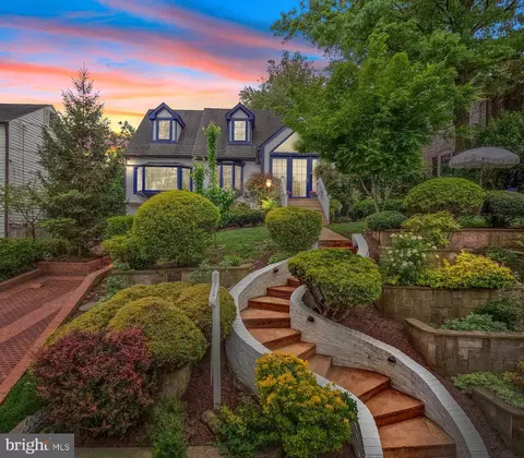 6005 Grove Dr, Alexandria, VA 22307