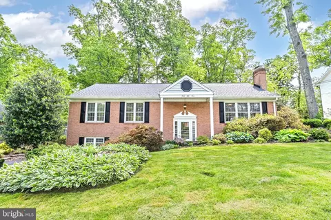 4053 Doveville Ln, Fairfax, VA 22032
