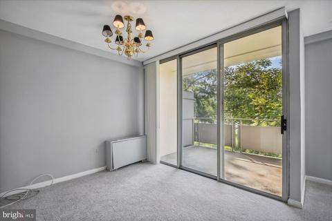 6641 Wakefield Dr #215, Alexandria, VA 22307