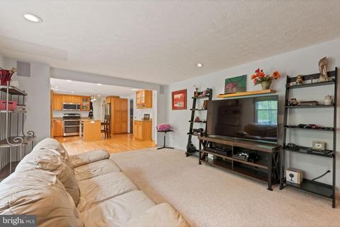 8844 Creekside Way, Springfield, VA 22153 photo 18