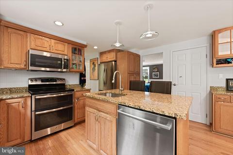 8844 Creekside Way, Springfield, VA 22153 photo 10
