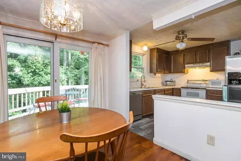 8482 Magic Tree Ct, Springfield, VA 22153 photo 8