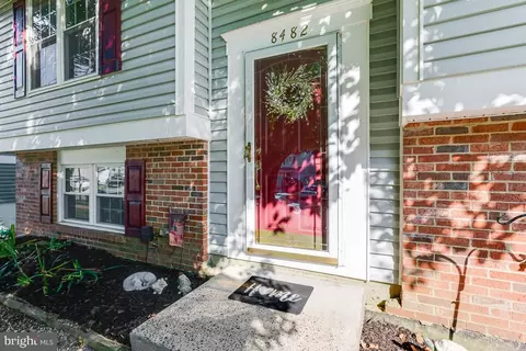 8482 Magic Tree Ct, Springfield, VA 22153 photo 2