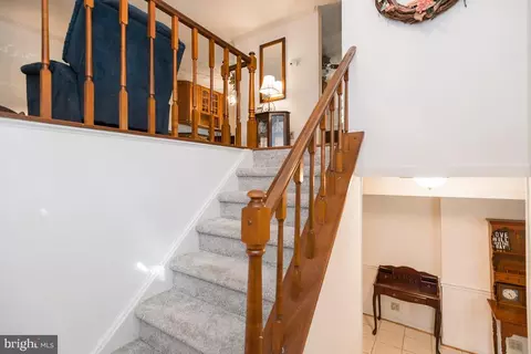 8482 Magic Tree Ct, Springfield, VA 22153 photo 6