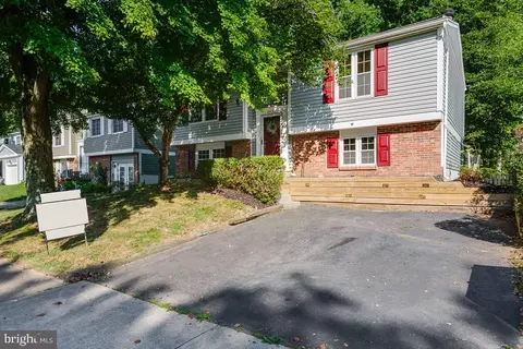 8482 Magic Tree Ct, Springfield, VA 22153