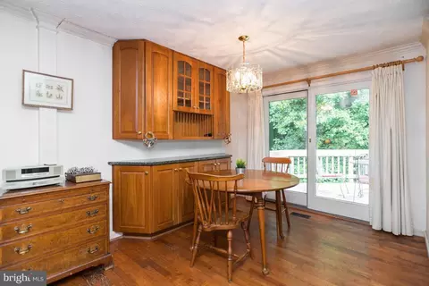 8482 Magic Tree Ct, Springfield, VA 22153 photo 5