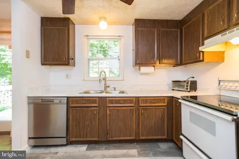 8482 Magic Tree Ct, Springfield, VA 22153 photo 34