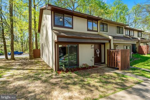 2284 White Cornus Ln, Reston, VA 20191