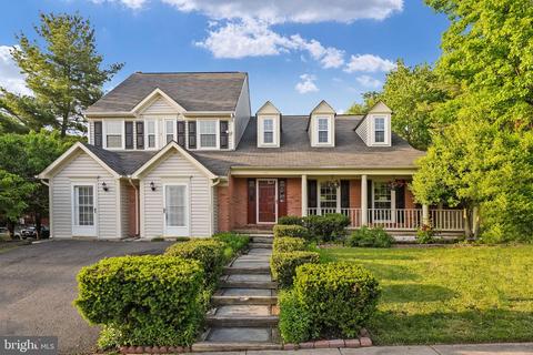 1304 Summerfield Dr, Herndon, VA 20170