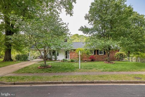 6709 Bracken Ct, Springfield, VA 22152