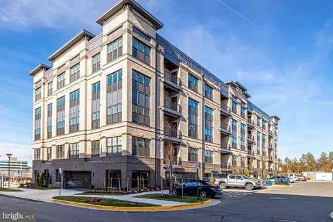 2319 Field Point Rd #404, Herndon, VA 20171