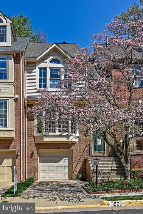 3809 Inverness Rd, Fairfax, VA 22033