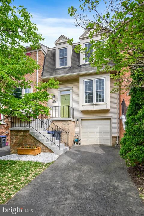 4268 Sleepy Lake Dr, Fairfax, VA 22033