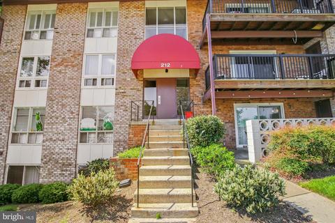 212 Locust St SE #108, Vienna, VA 22180