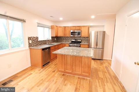 1554 Goldenrain Ct, Reston, VA 20190