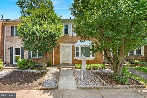 9831 Lakepointe Dr, Burke, VA 22015