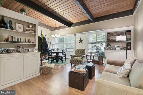 4359 Americana Dr #204, Annandale, VA 22003
