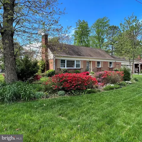 8718 Waterford Rd, Alexandria, VA 22308