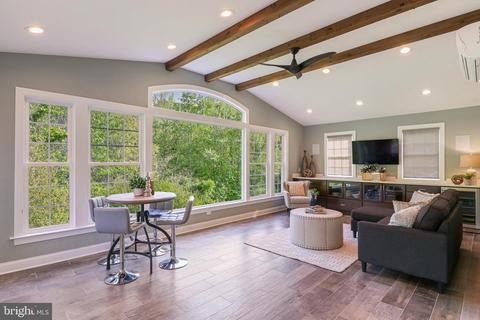 8101 Chars Landing Ct, Springfield, VA 22153