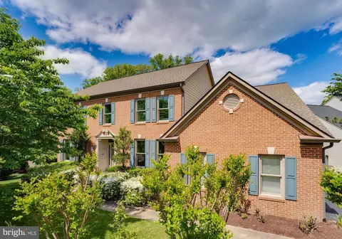 2012 Annies Way, Vienna, VA 22182