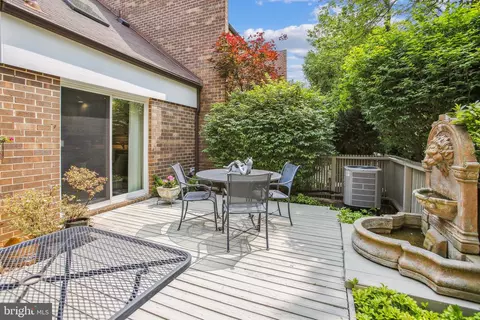 11436 Links Dr, Reston, VA 20190 photo 3