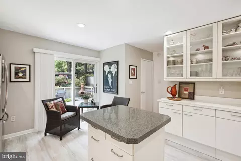 11436 Links Dr, Reston, VA 20190 photo 5