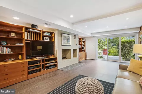 11436 Links Dr, Reston, VA 20190 photo 16